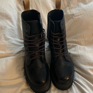 Dr. Martens Vegan Jadon ll Boot Mono Platforms